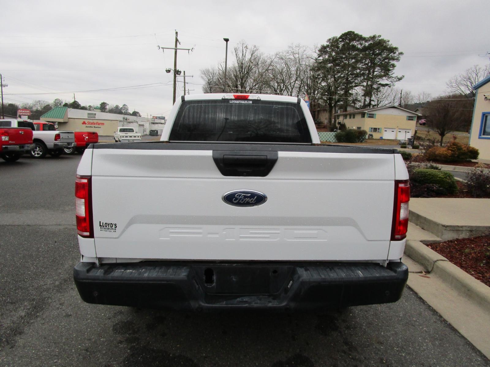 2018 WHITE /Gray / Cloth Ford F-150 Lariat SuperCab 6.5-ft. 4WD (1FTFX1E5XJK) with an 5.0L V8 OHV 16V engine, 6A transmission, located at 1814 Albert Pike Road, Hot Springs, AR, 71913, (501) 623-1717, 34.494228, -93.094070 - Photo #5